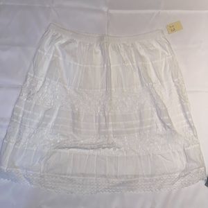 NWT Studio West Apparel White Mesh/Lace Design Skirt w/ Lining Inside